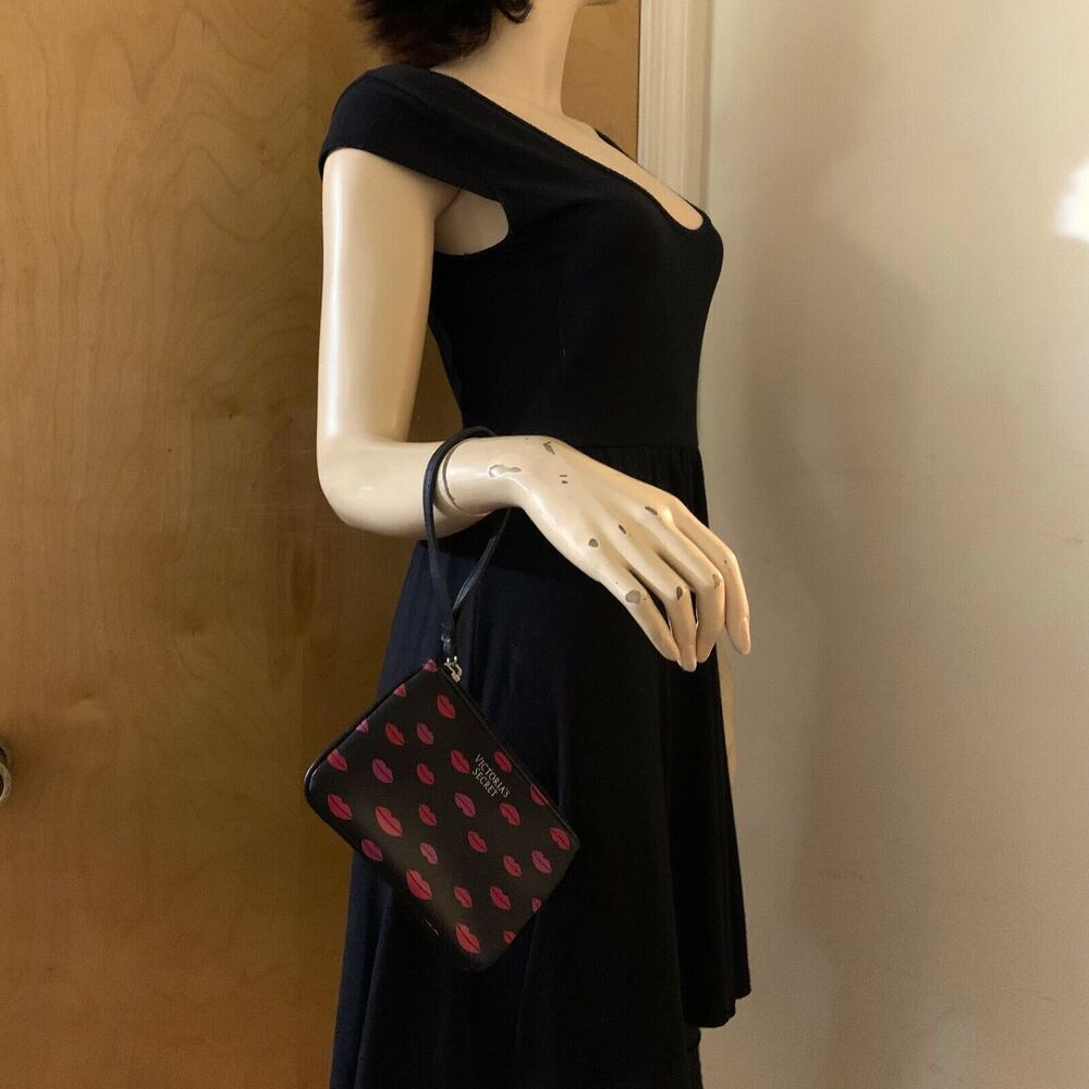 VICTORIA'S SECRET Black Faux Leather Wristlet with Pink & Red Lipstick Love Kiss - Picture 15 of 15